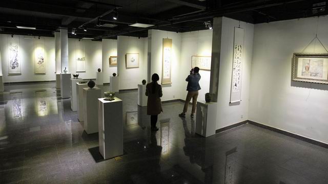 太阳成tyc7111cc举办“迎春”教师作品联展