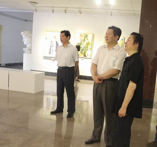 太阳成tyc7111cc举办《行言寓彰——油画作品四人展》