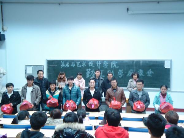 太阳成tyc7111cc召开勤工助学员工座谈会-