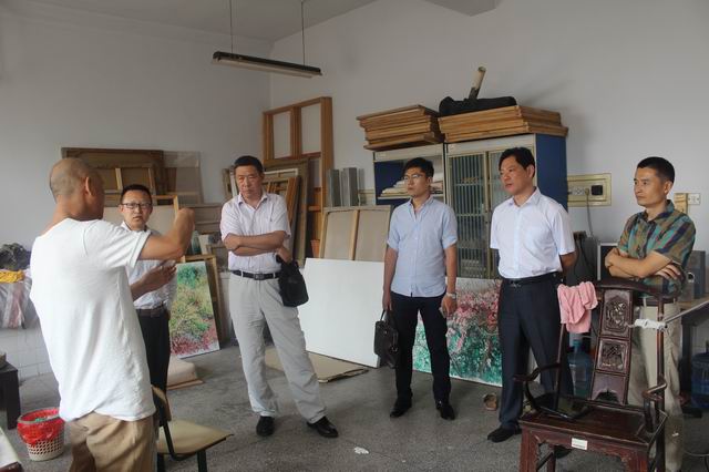 山东省美术馆副馆长、著名画家王建国一行应邀来太阳成tyc7111cc参观交流