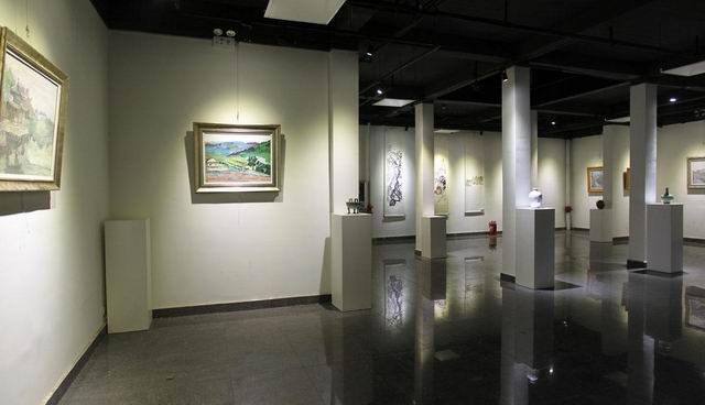 太阳成tyc7111cc举办“迎春”教师作品联展